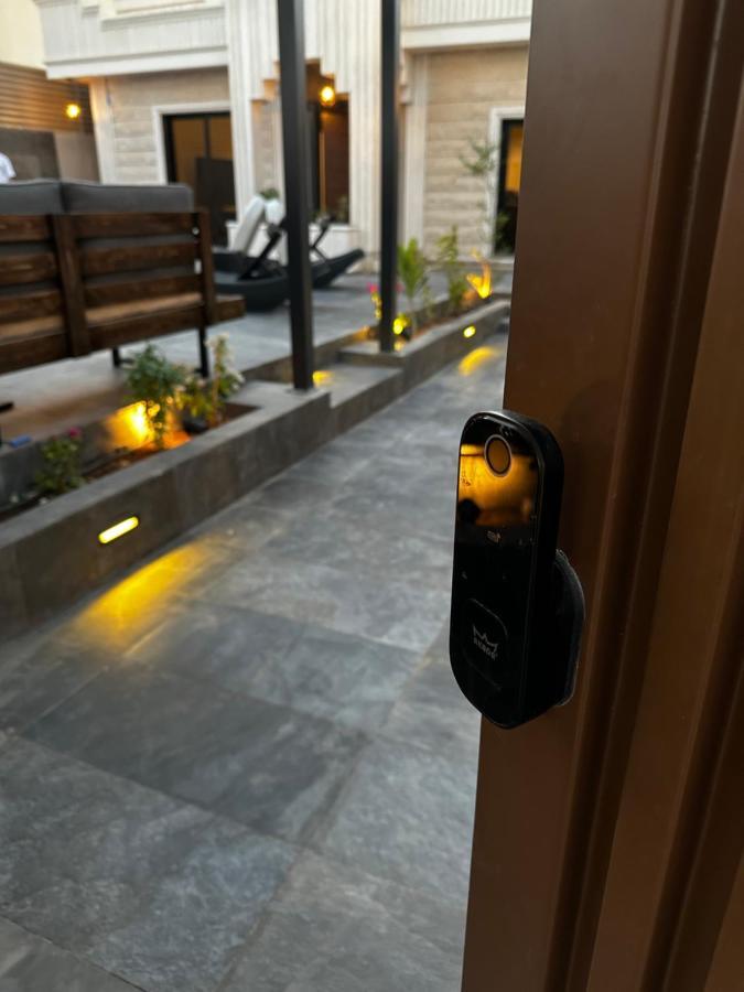 موقع مميز وإطلالة على المسبح Villa