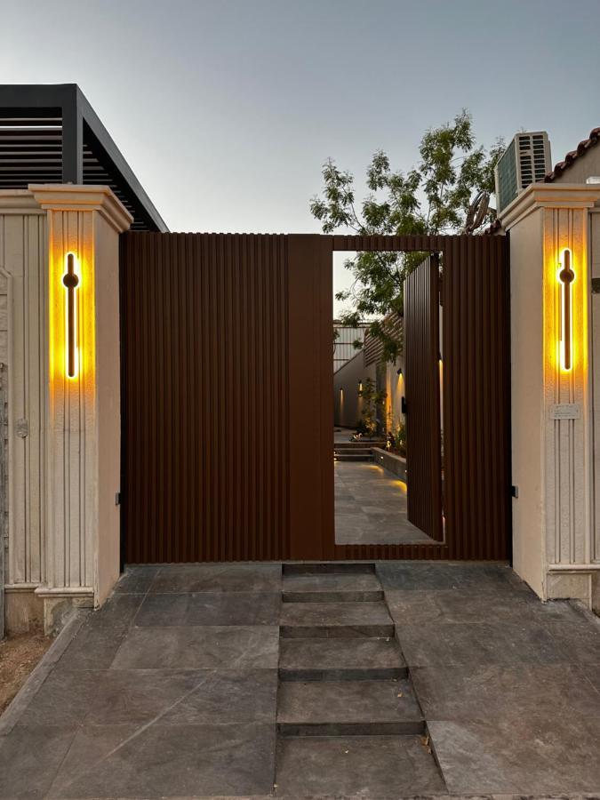 Villa موقع مميز وإطلالة على المسبح *