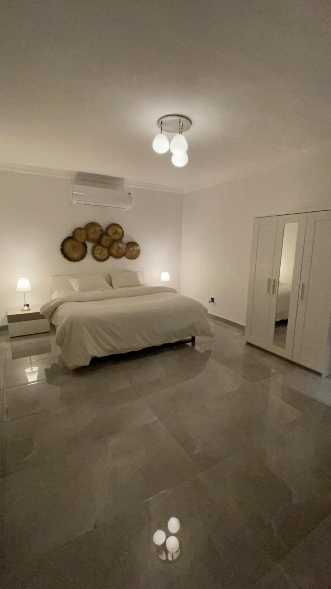 Villa موقع مميز وإطلالة على المسبح *