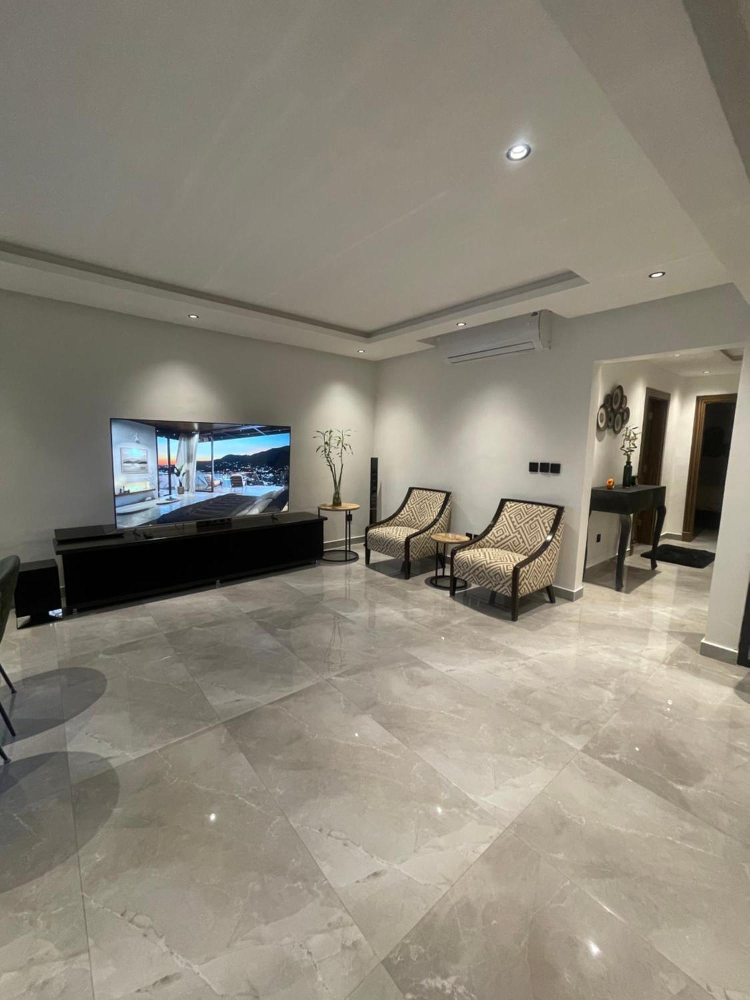 Villa موقع مميز وإطلالة على المسبح *
